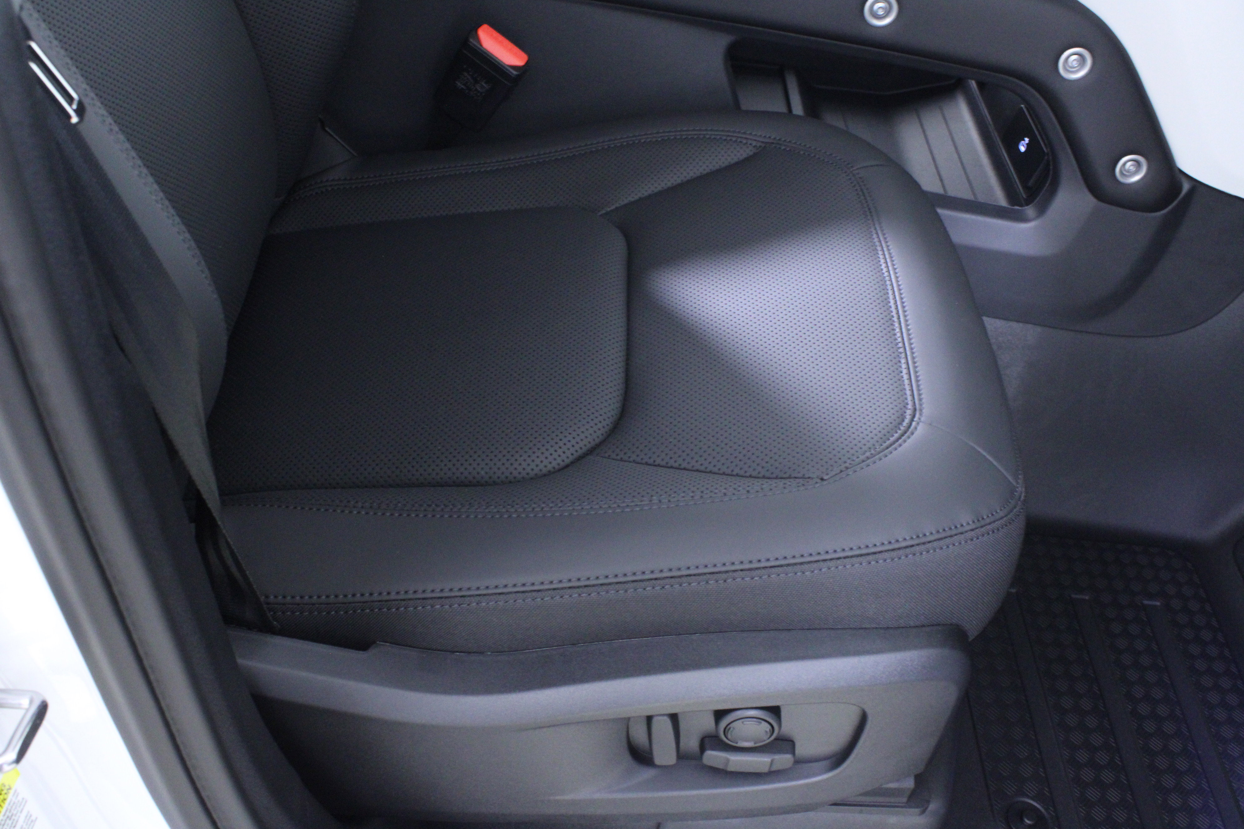 New 2026 Land Rover Defender 110 S image 13