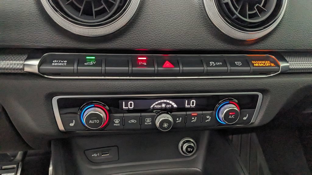 Used 2018 Audi A3 e-tron Prestige w/ Prestige Package FWD image 29