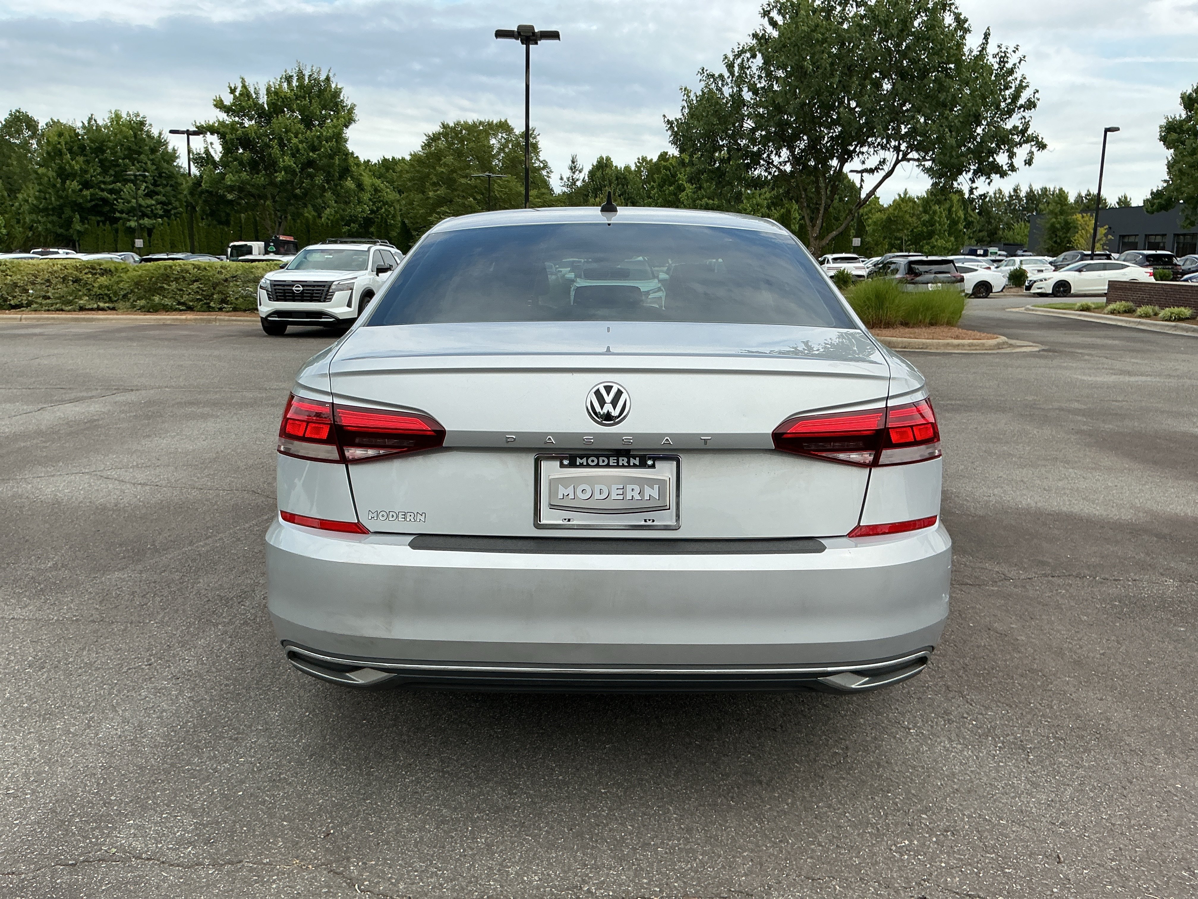 Used 2020 Volkswagen Passat 2.0T SE w/ Sunroof Package FWD image 3