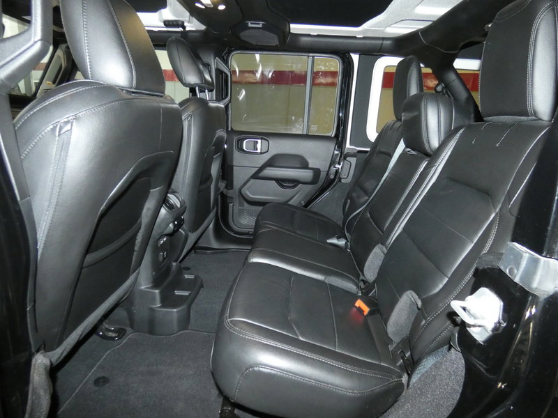 Used 2022 Jeep Wrangler Unlimited Sahara image 23