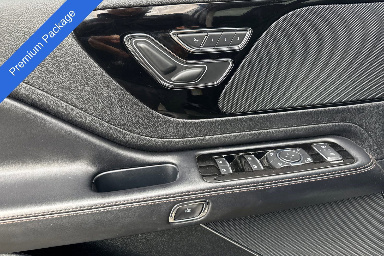 Used 2023 Lincoln Aviator w/ Premium Package image 11