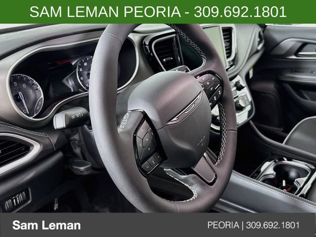 New 2027 Chrysler Pacifica Limited FWD image 11