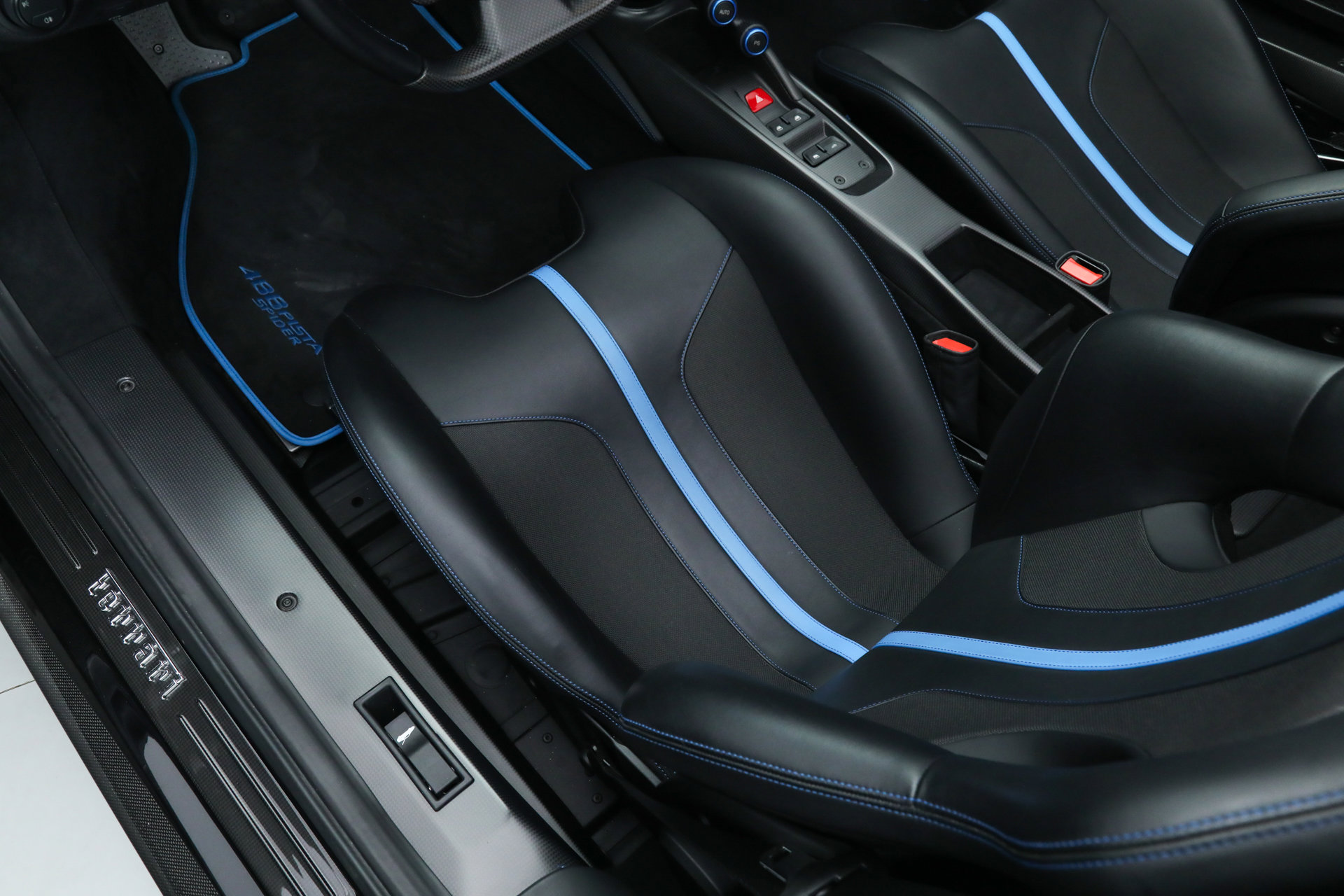 Certified 2019 Ferrari 488 Pista Spider image 30