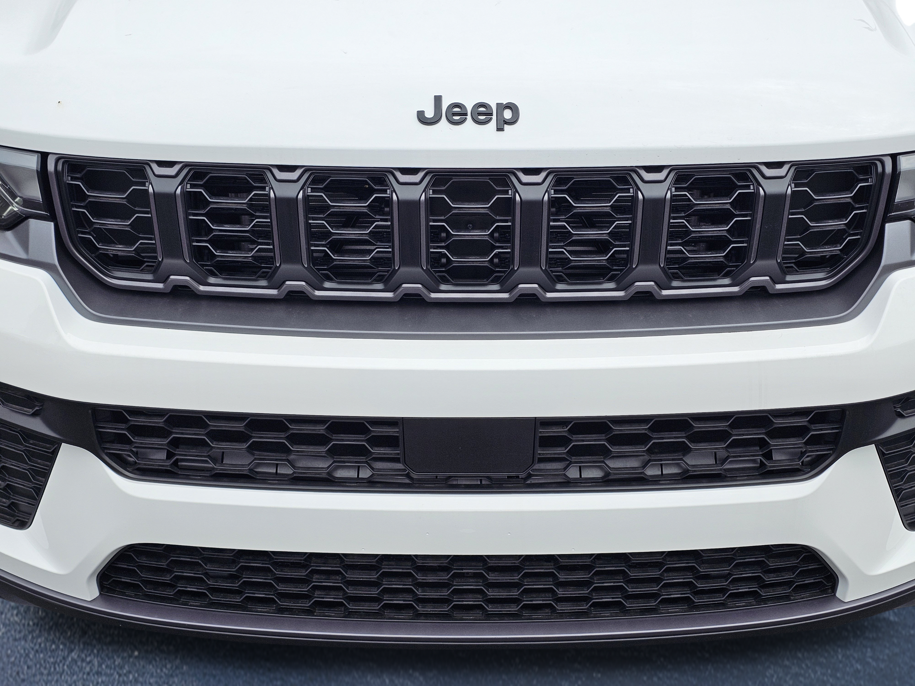 New 2026 Jeep Grand Cherokee L 2WD image 3