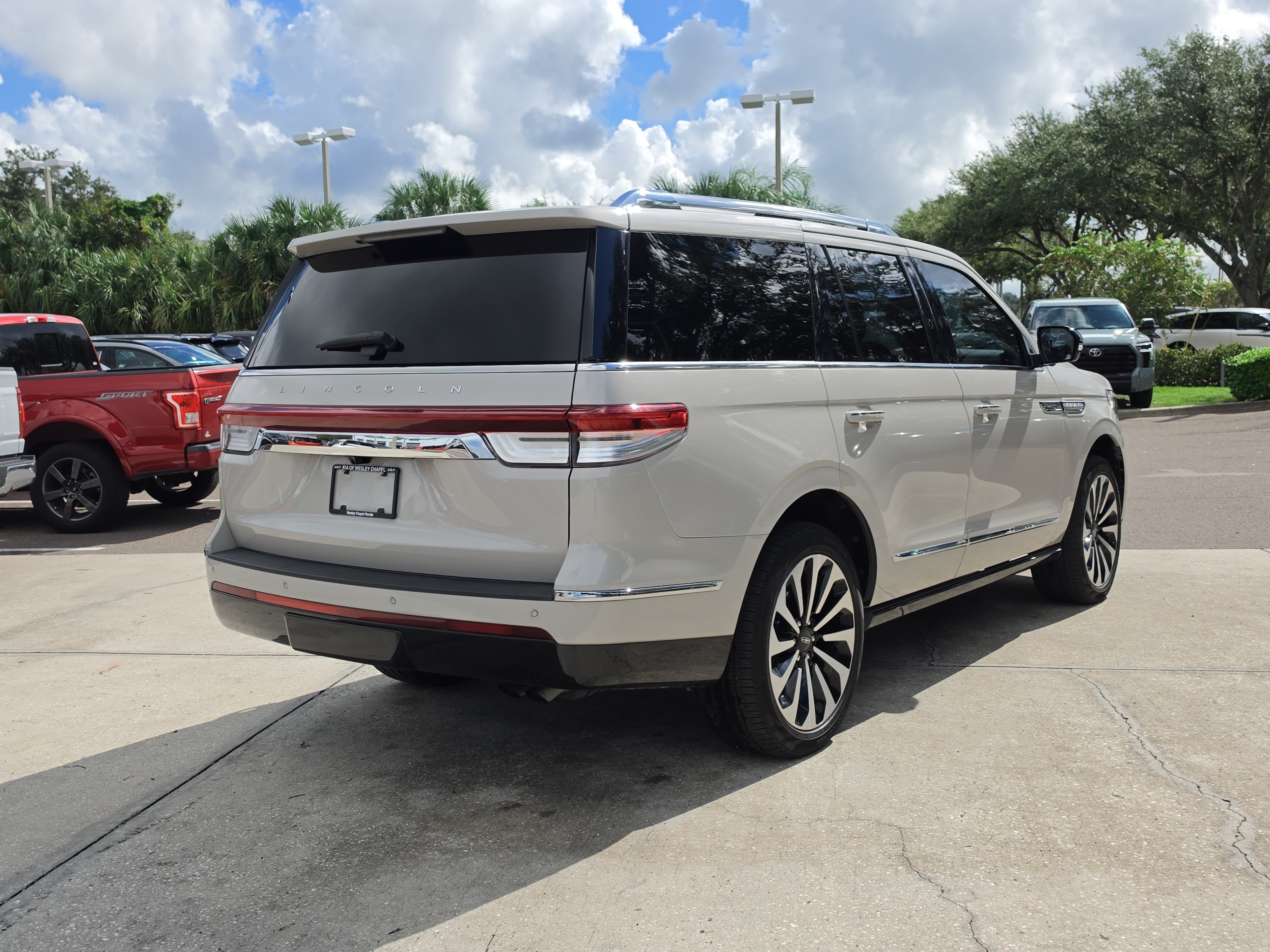 Used 2024 Lincoln Navigator Reserve AWD/4WD image 8