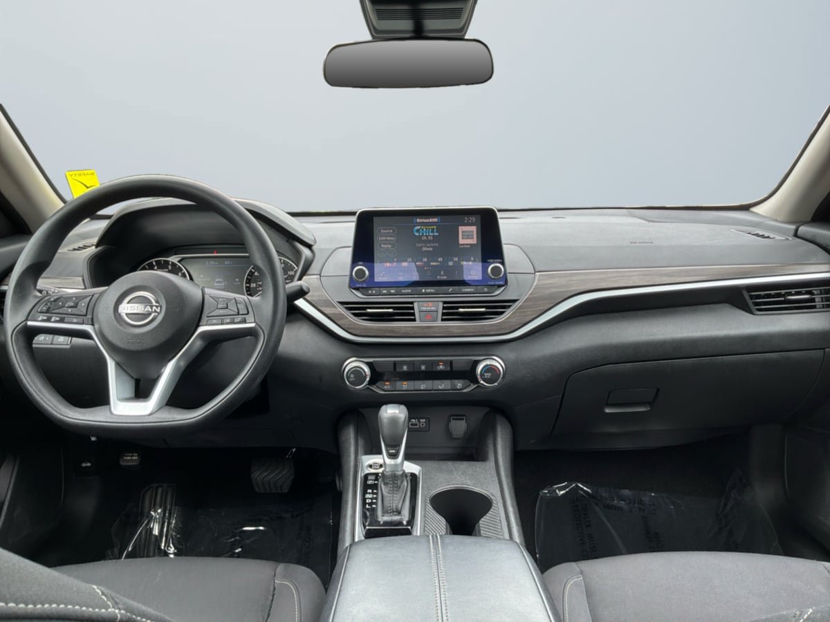 Used 2025 Nissan Altima 2.5 SV FWD image 10