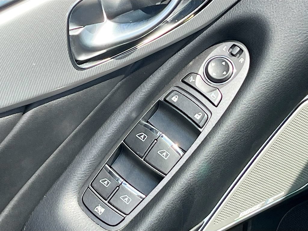Used 2022 INFINITI Q50 Luxe w/ Cargo Package RWD image 17