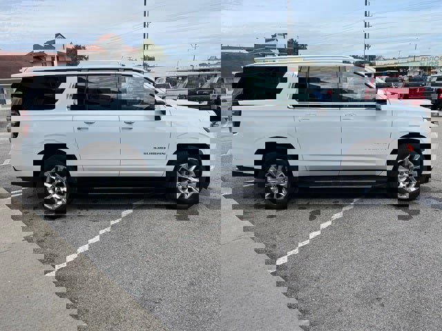 Used 2023 Chevrolet Suburban Premier image 6