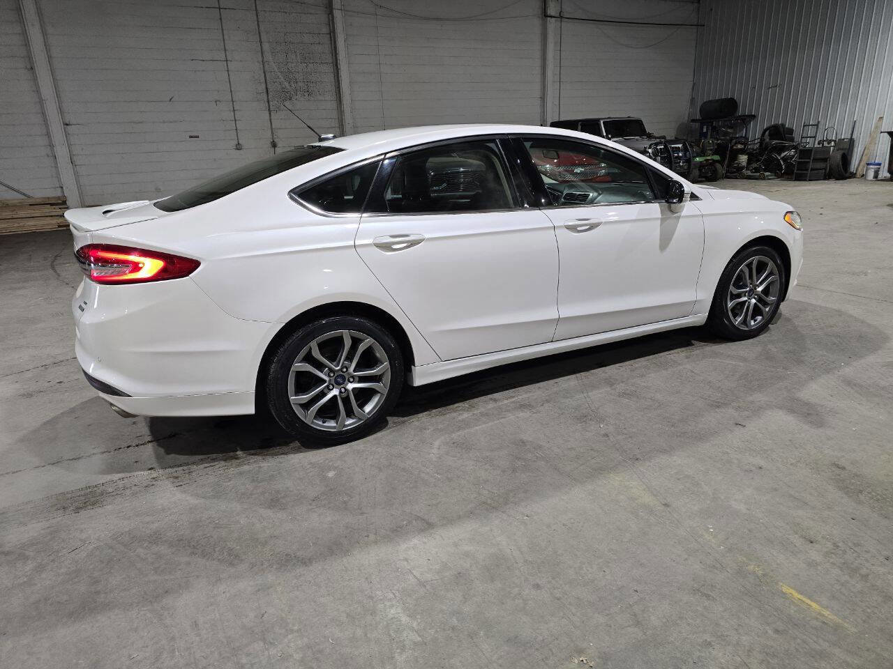 Used 2017 Ford Fusion SE w/ Equipment Group 201A image 14