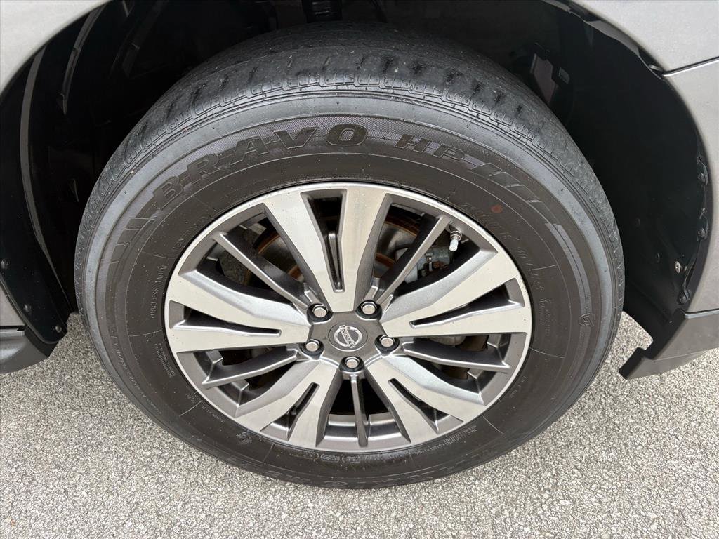 Used 2018 Nissan Pathfinder SV image 40