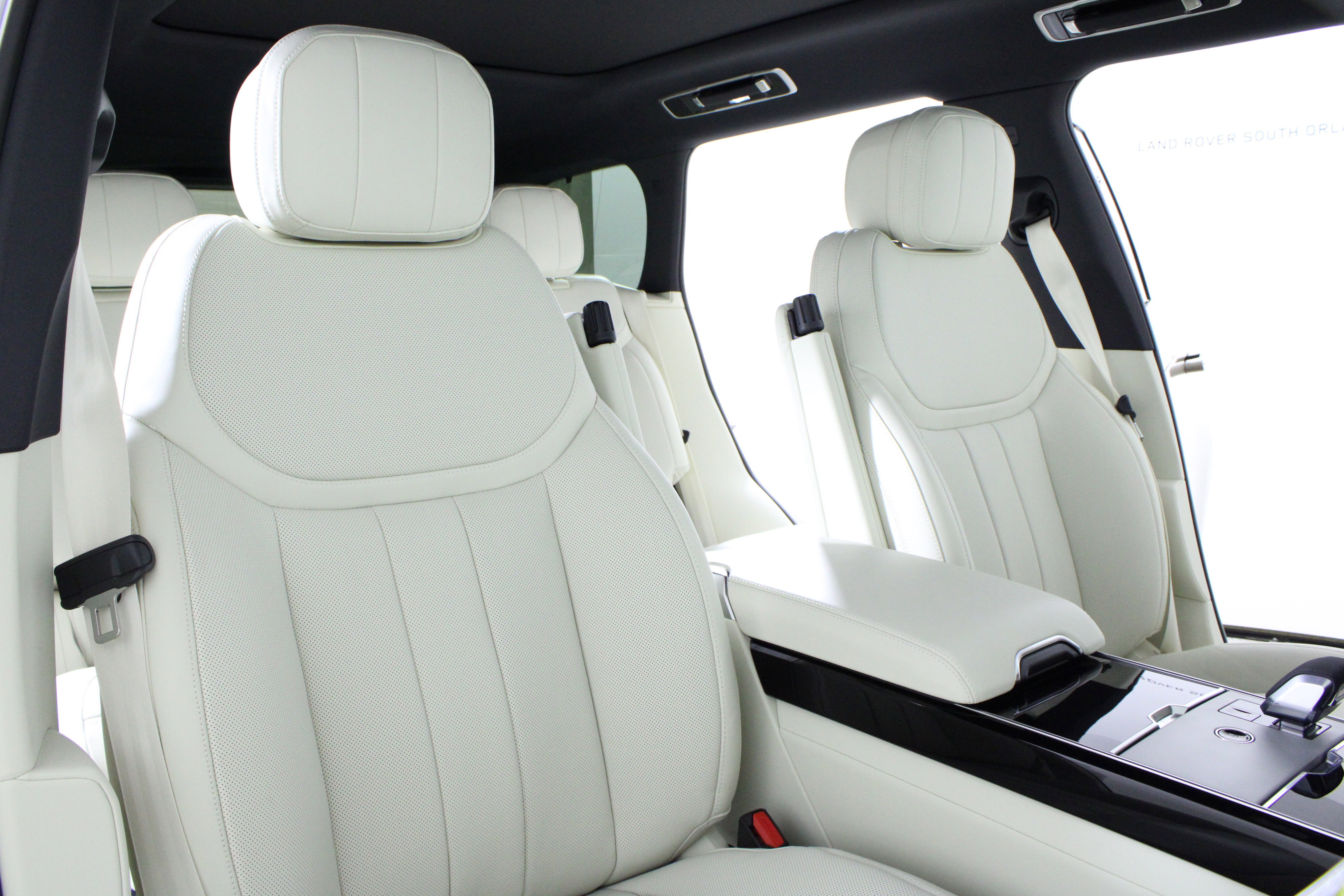 New 2026 Land Rover Range Rover SE image 14