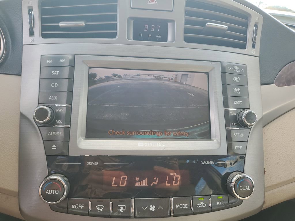 Used 2011 Toyota Avalon Limited FWD image 18