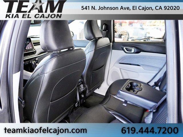 Used 2024 Jeep Compass Latitude image 17