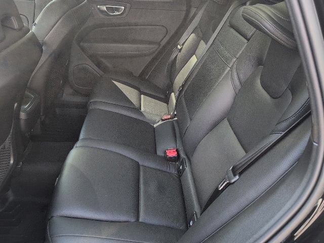 Used 2021 Volvo XC60 T6 Momentum w/ Protection Package Premier AWD/4WD image 15