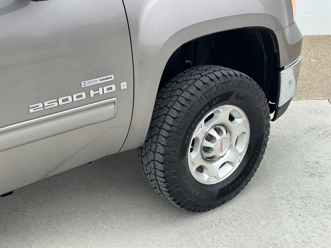 Used 2007 GMC Sierra 2500 SLE w/ Z71 Off-Road Package AWD/4WD image 42