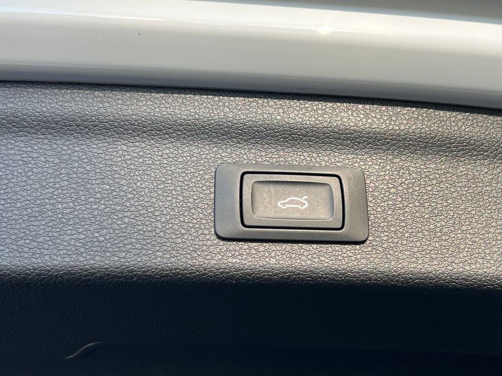 Used 2025 Audi Q3 2.0T Premium AWD/4WD image 17