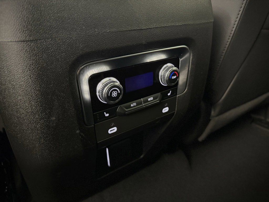 Used 2023 GMC Yukon XL SLT w/ SLT Premium Package image 31