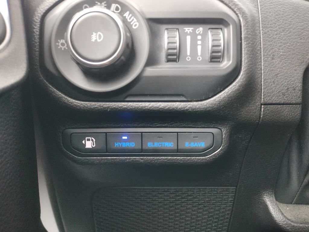 Used 2022 Jeep Wrangler Unlimited Sahara w/ Cold Weather Group image 27