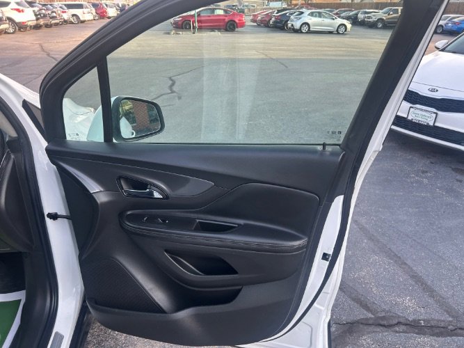 Used 2021 Buick Encore Preferred AWD/4WD image 9