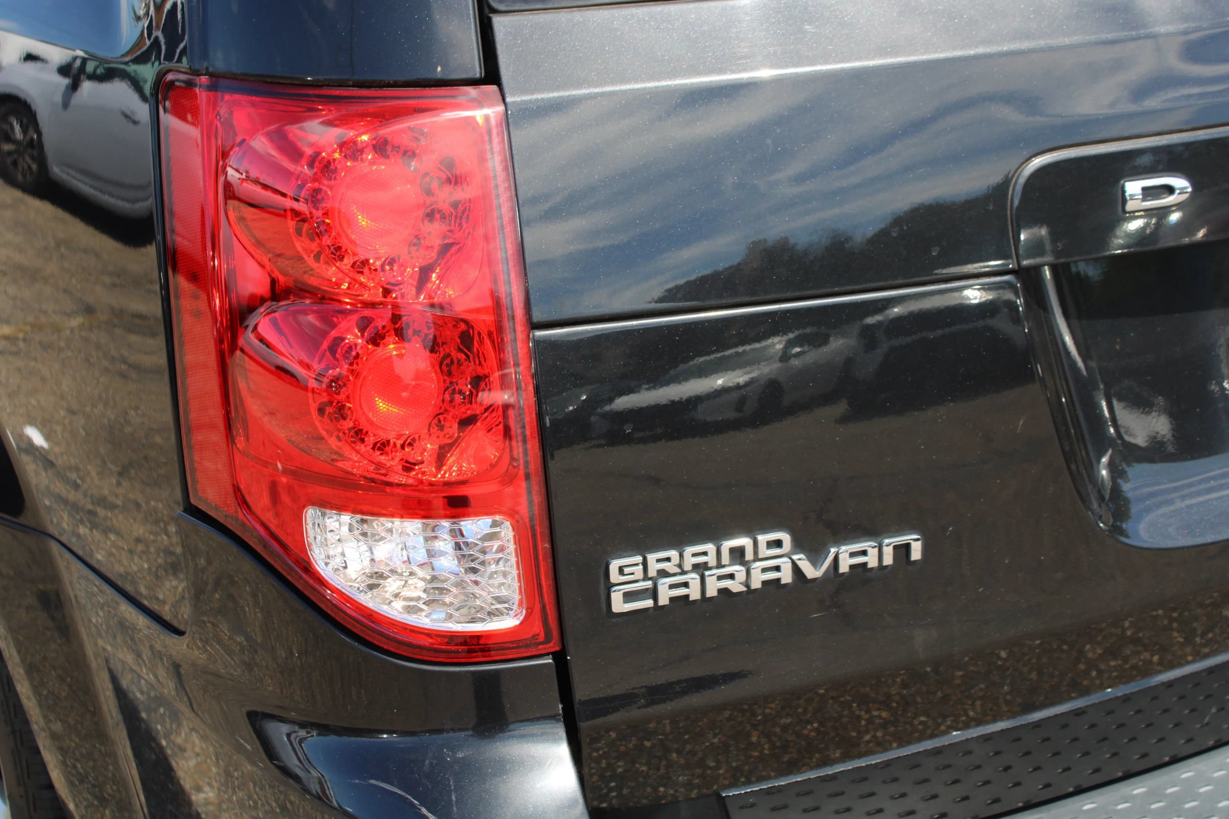 Used 2017 Dodge Grand Caravan SE w/ Power Window Group FWD image 28