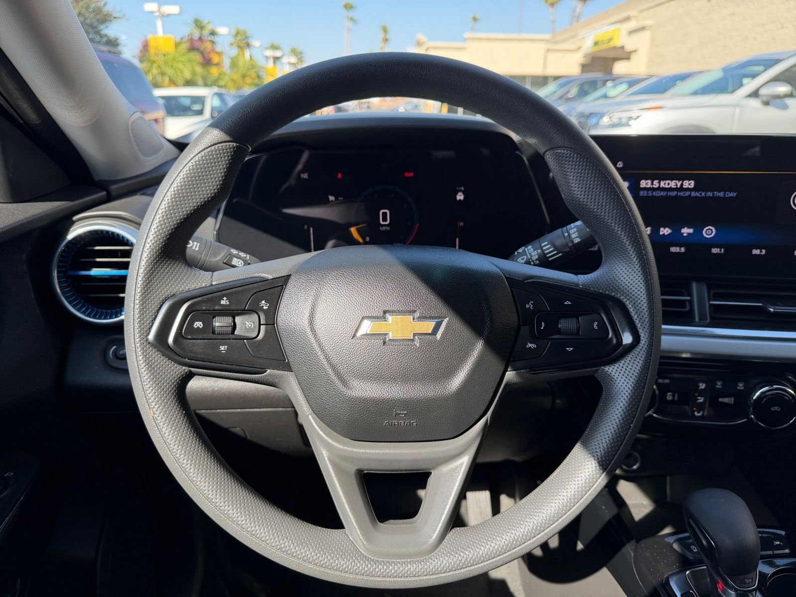 Used 2025 Chevrolet Trax LT FWD image 27