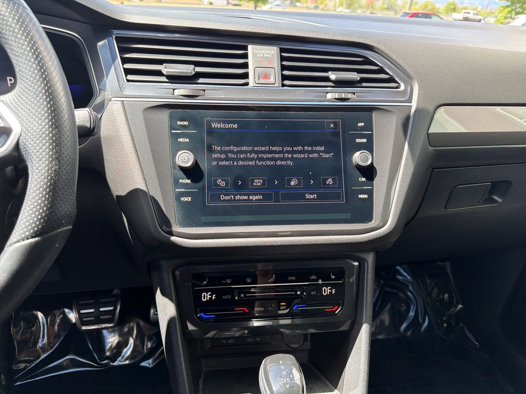 Certified 2022 Volkswagen Tiguan SE R-Line image 20