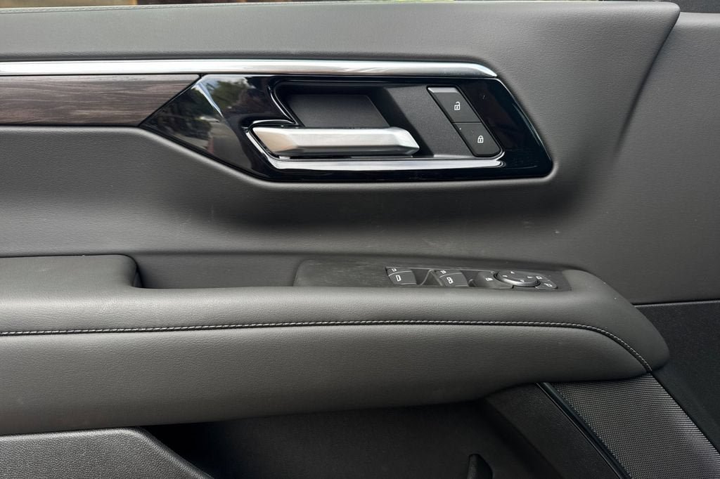 New 2026 Chevrolet Suburban LS RWD image 11