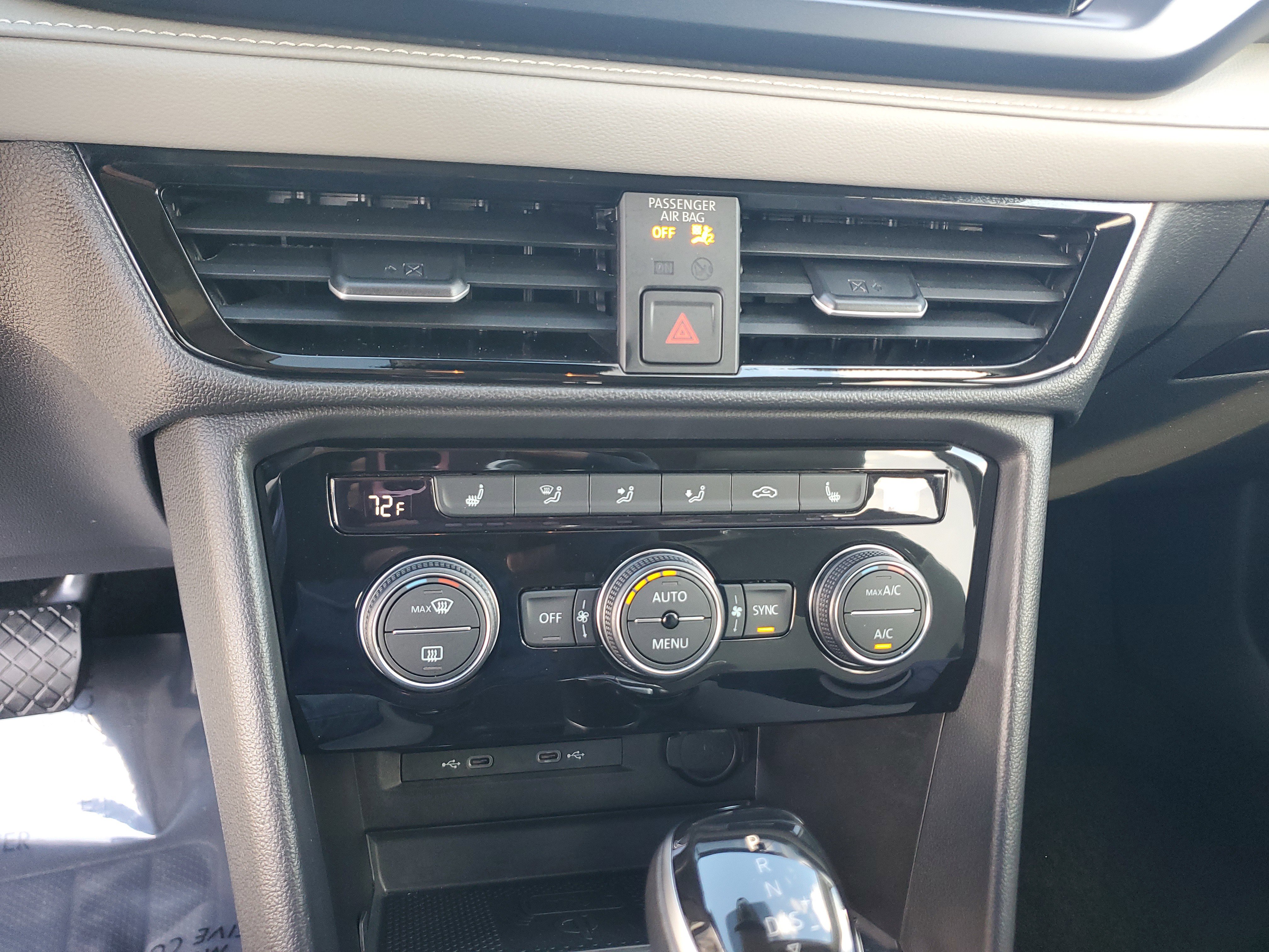 Used 2024 Volkswagen Taos SE image 23