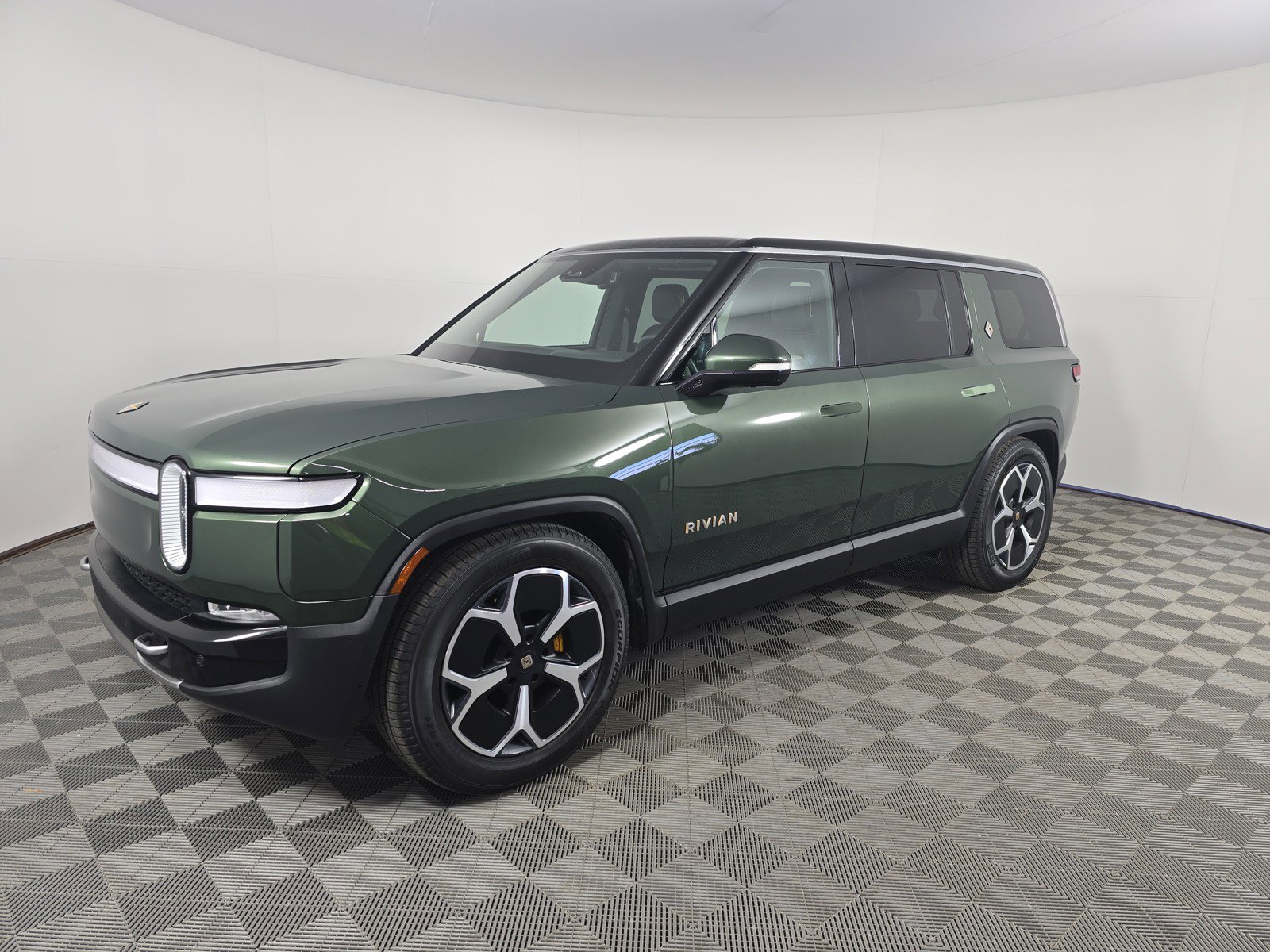 Used 2024 Rivian R1S Adventure AWD/4WD image 1