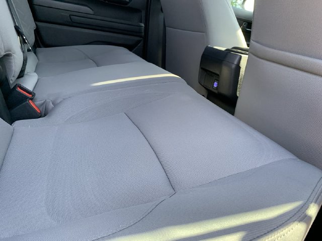 Used 2025 Toyota Tacoma SR5 AWD/4WD image 37