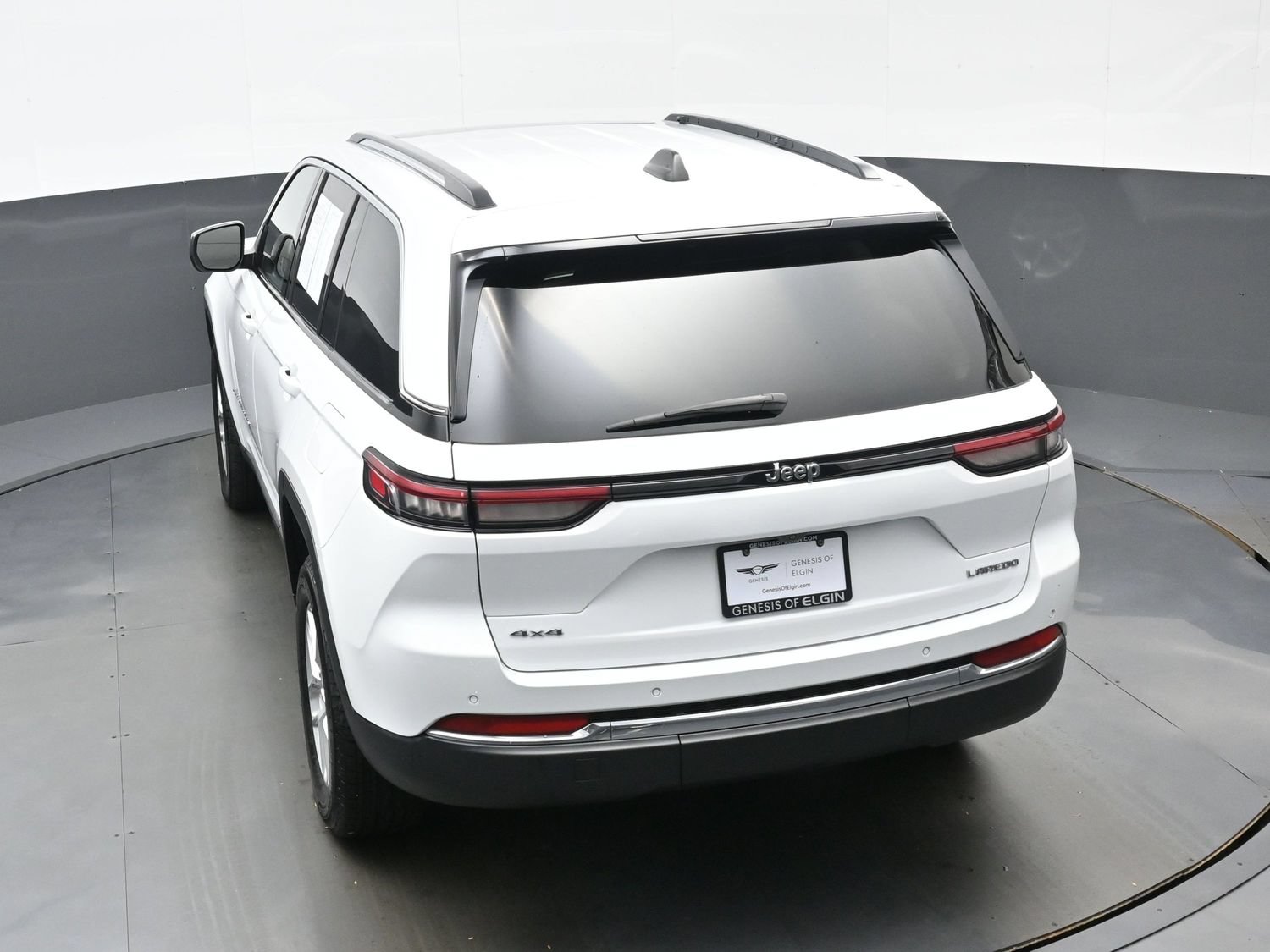 Used 2023 Jeep Grand Cherokee Laredo AWD/4WD image 35