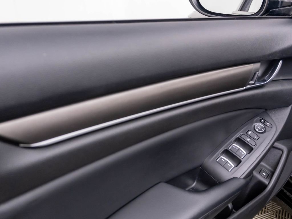 Used 2018 Honda Accord LX image 15