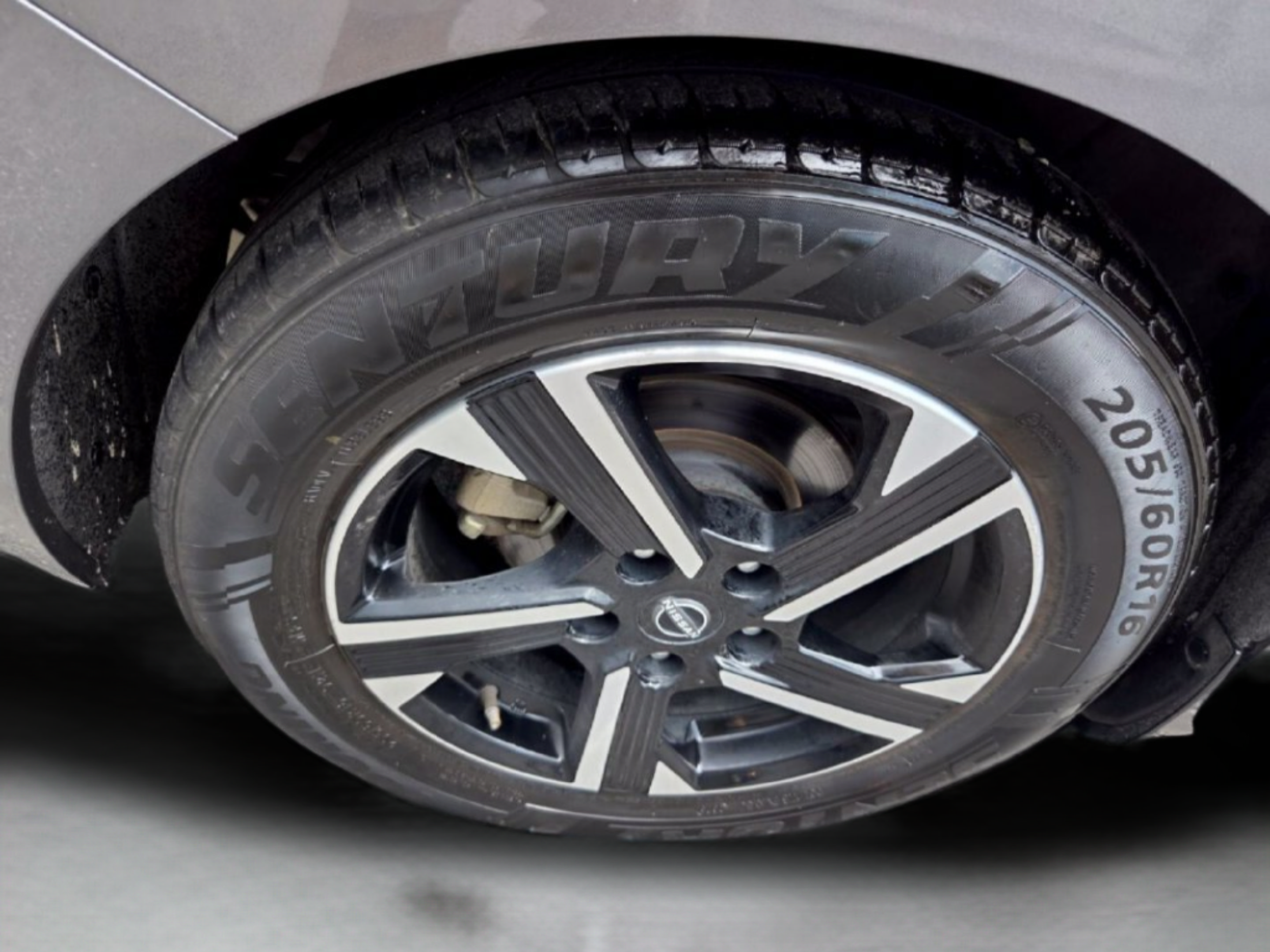 Used 2024 Nissan Sentra SV FWD image 32