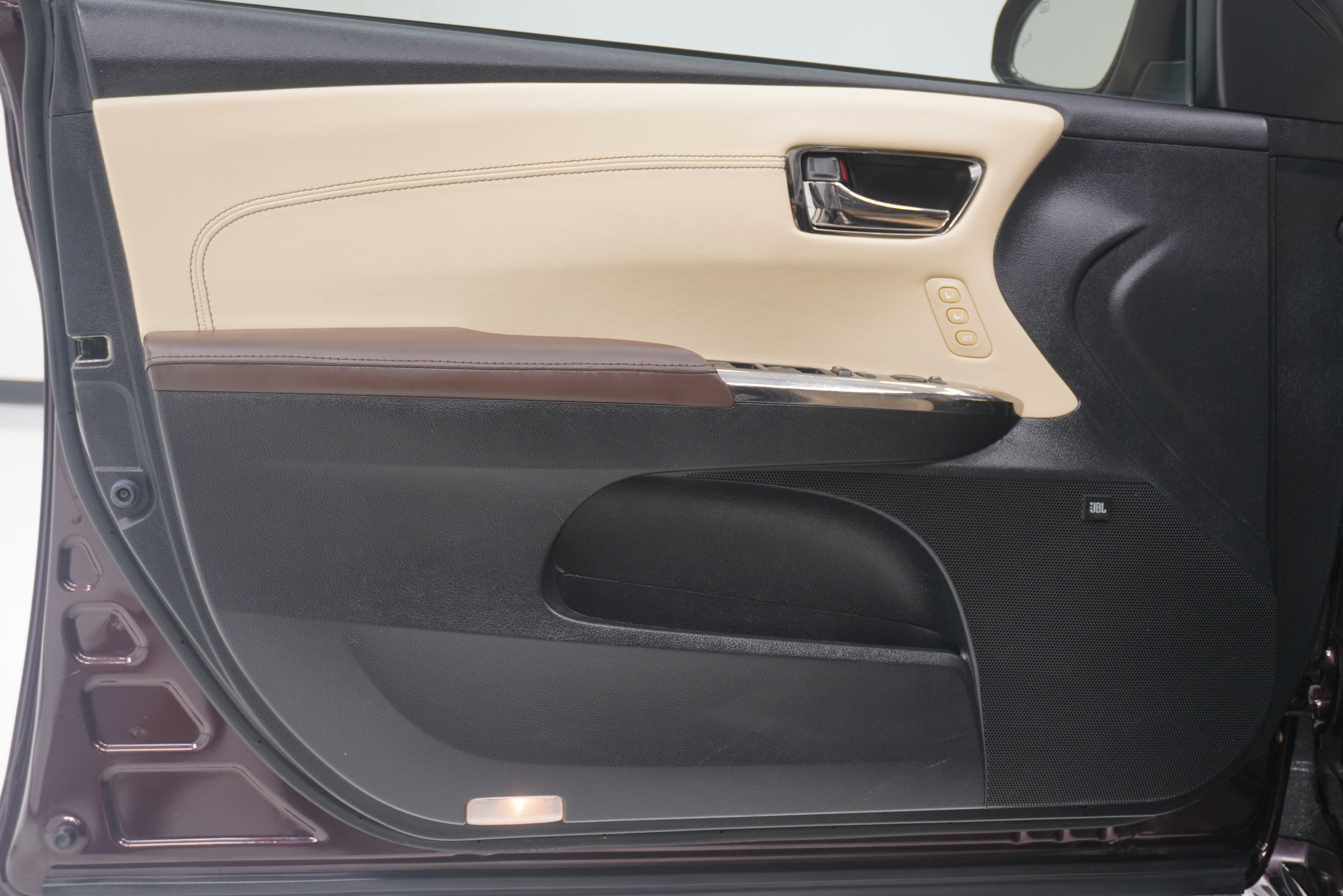 Used 2015 Toyota Avalon Limited w/ Technology Package FWD image 14