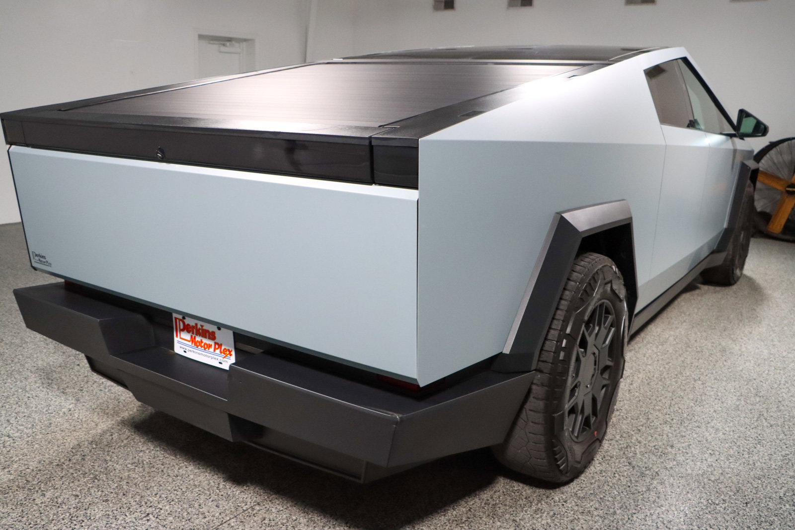 Used 2024 Tesla Cybertruck AWD Crew Cab image 7