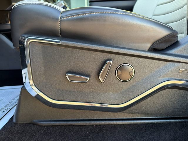 Used 2022 Ford F150 Lightning Platinum image 30