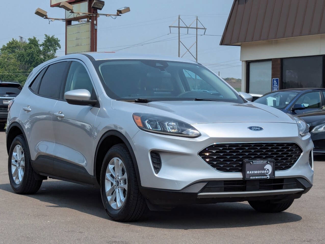 Used 2020 Ford Escape SE image 6
