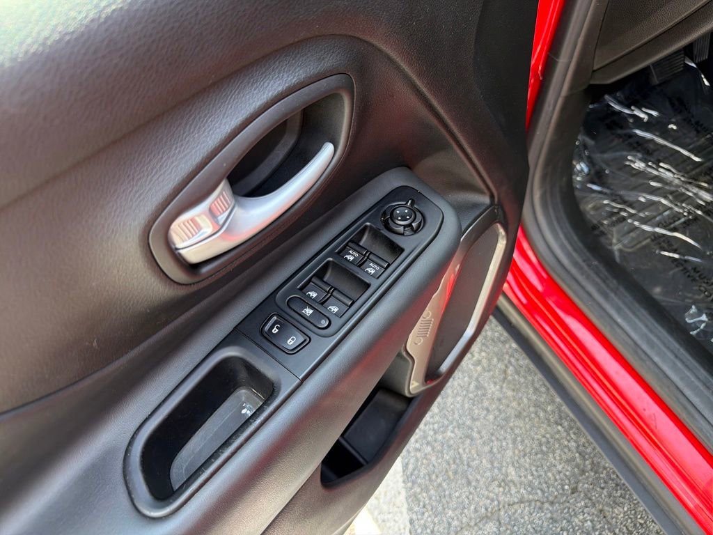 Used 2023 Jeep Renegade Latitude image 14