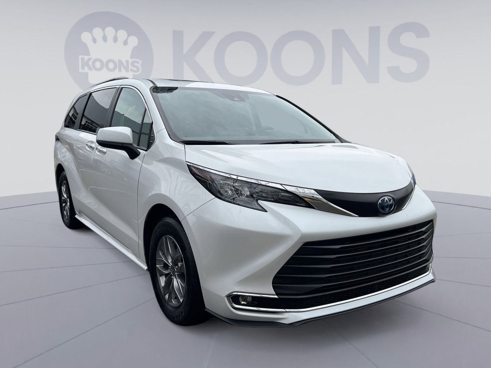 Used 2024 Toyota Sienna XLE image 8