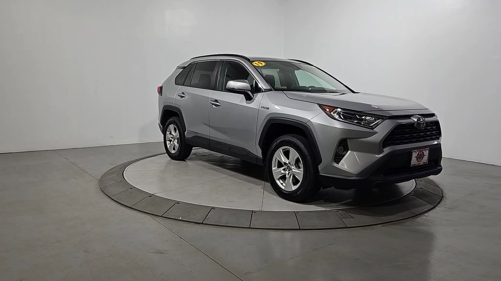 Used 2019 Toyota RAV4 XLE w/ Carpet Mat Package image 8