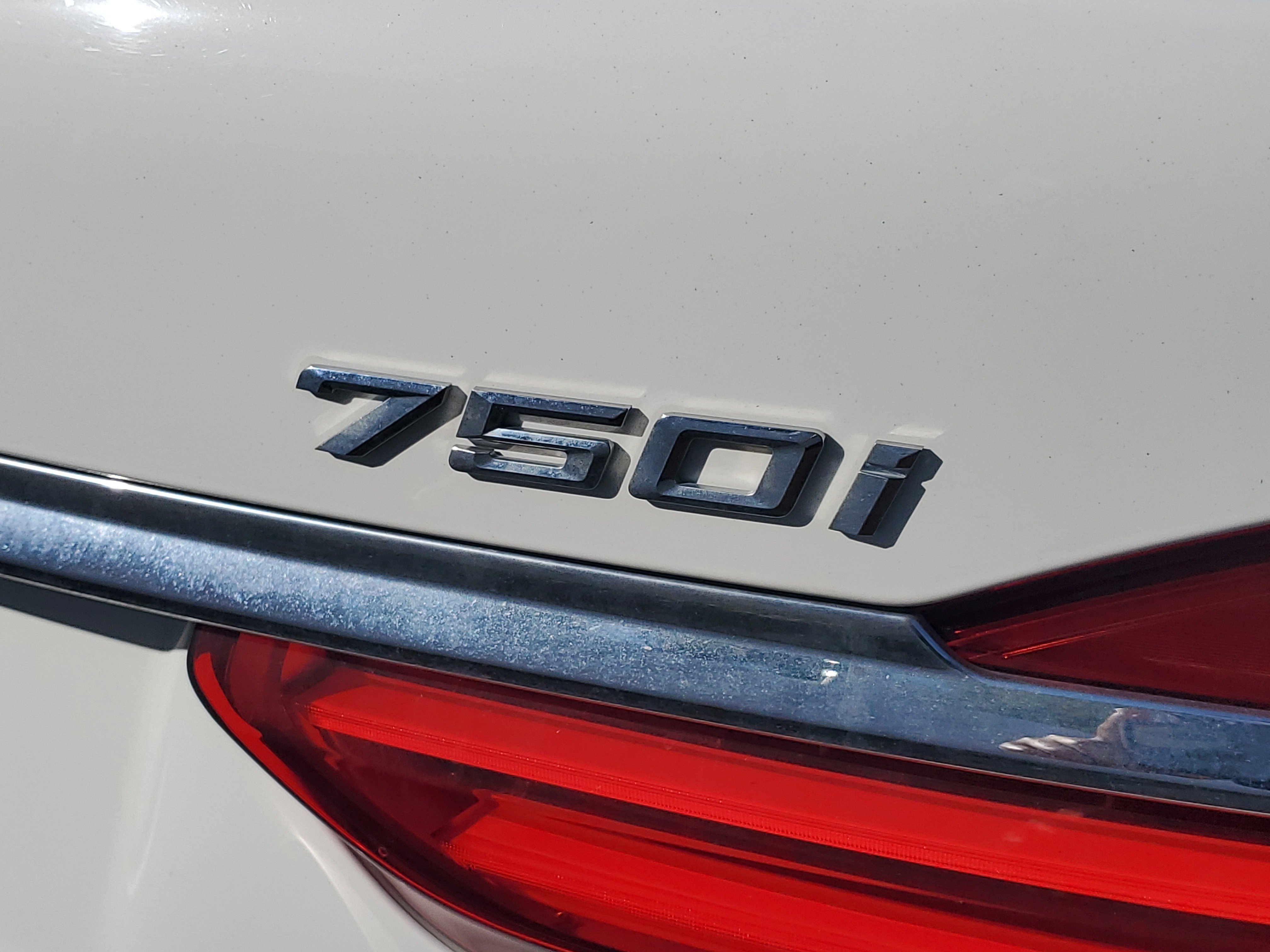 Used 2016 BMW 750i RWD image 9