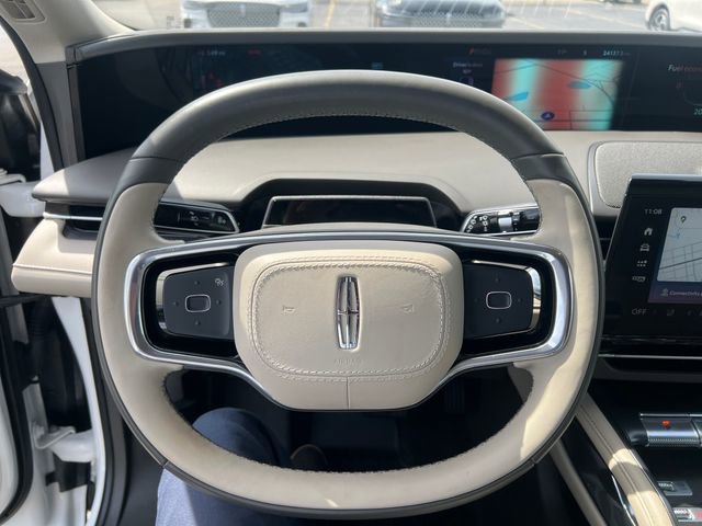 Used 2024 Lincoln Nautilus Premier AWD/4WD image 18