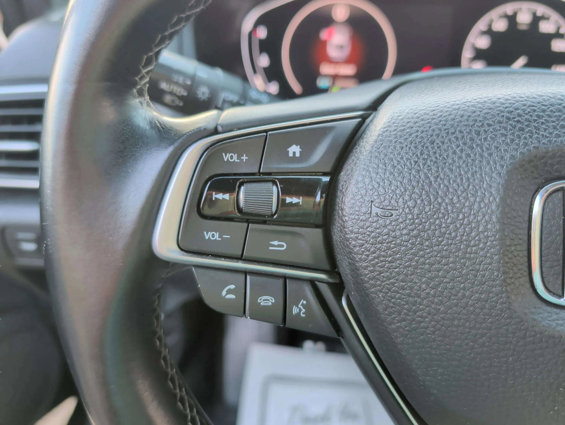 Used 2018 Honda Accord EX-L image 23