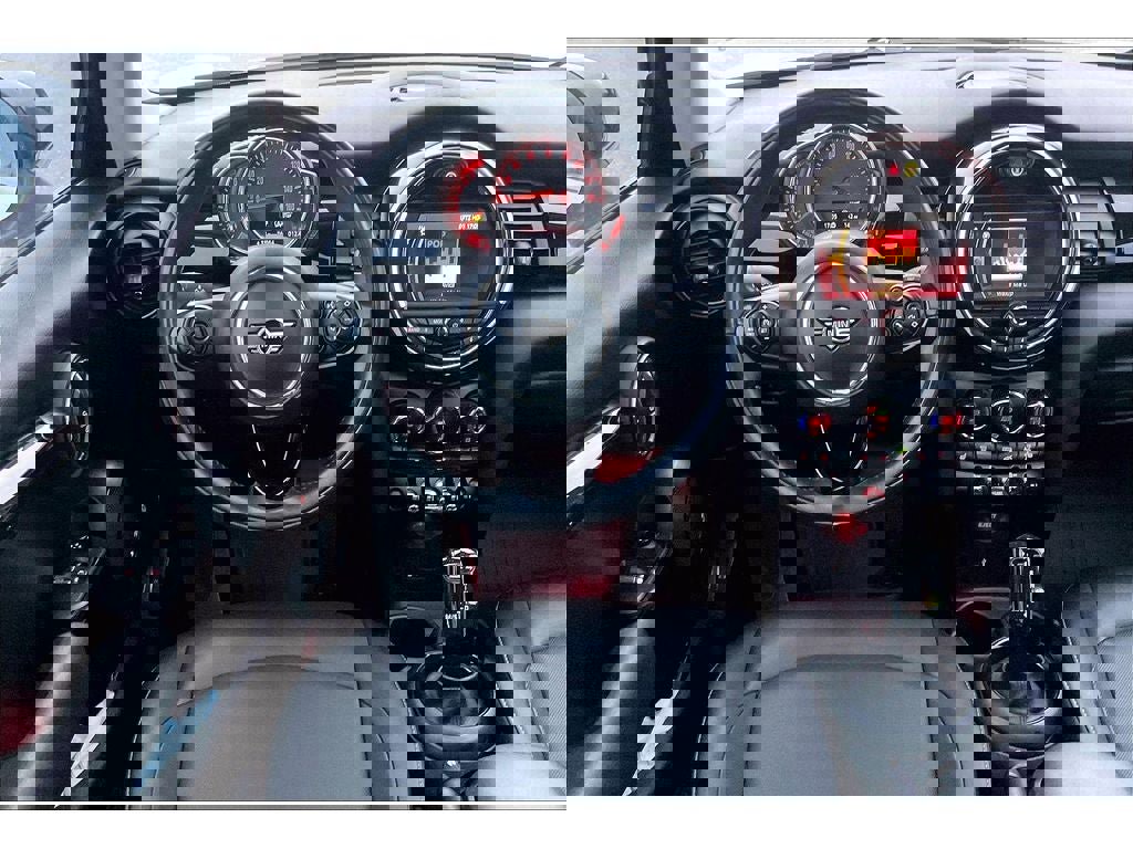 Used 2020 MINI Cooper 2-Door Hardtop image 6