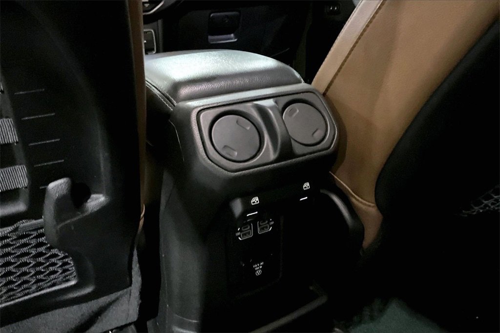 Used 2022 Jeep Wrangler Unlimited Rubicon w/ Cold Weather Group image 30