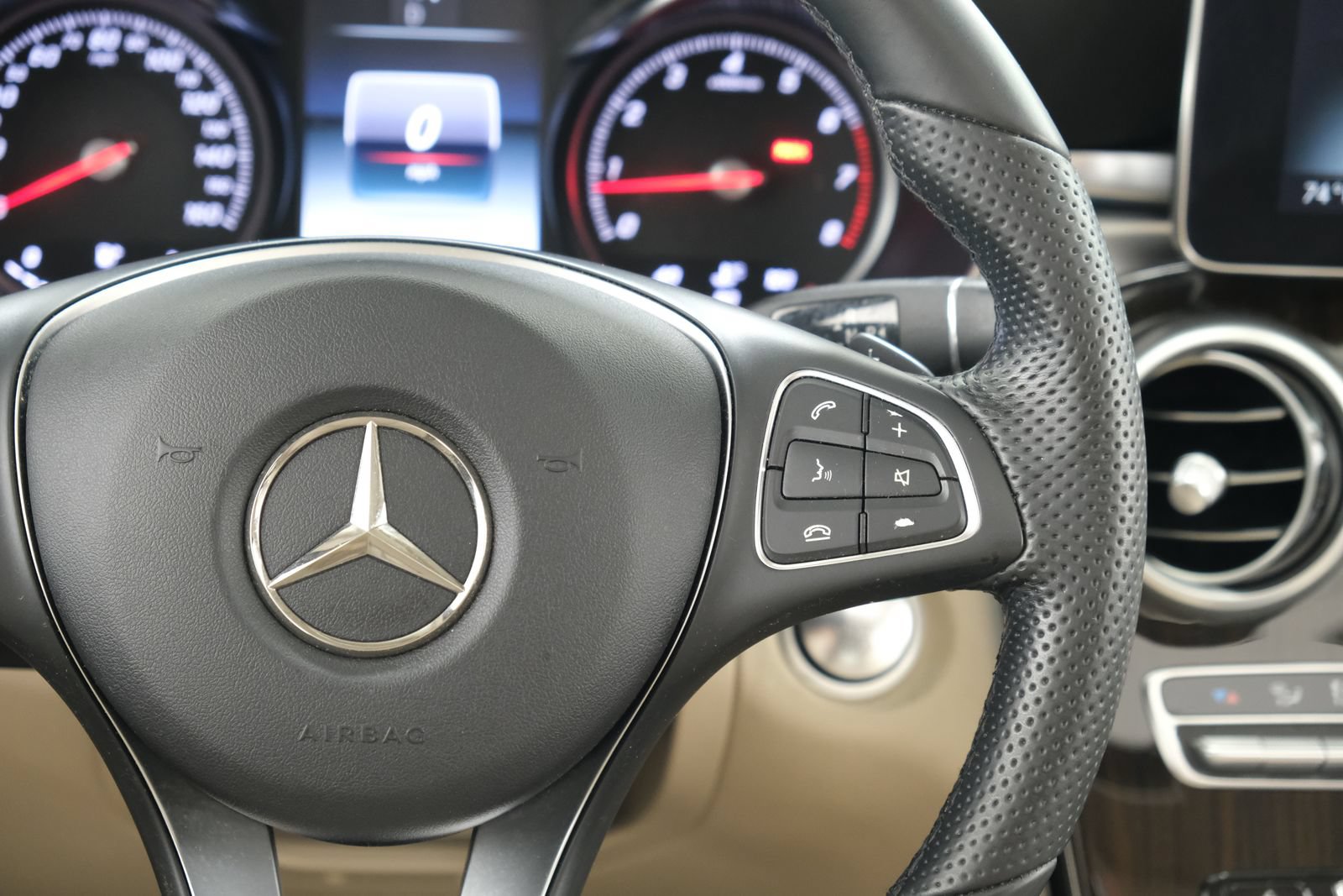 Used 2017 Mercedes-Benz GLC 300 4MATIC image 13