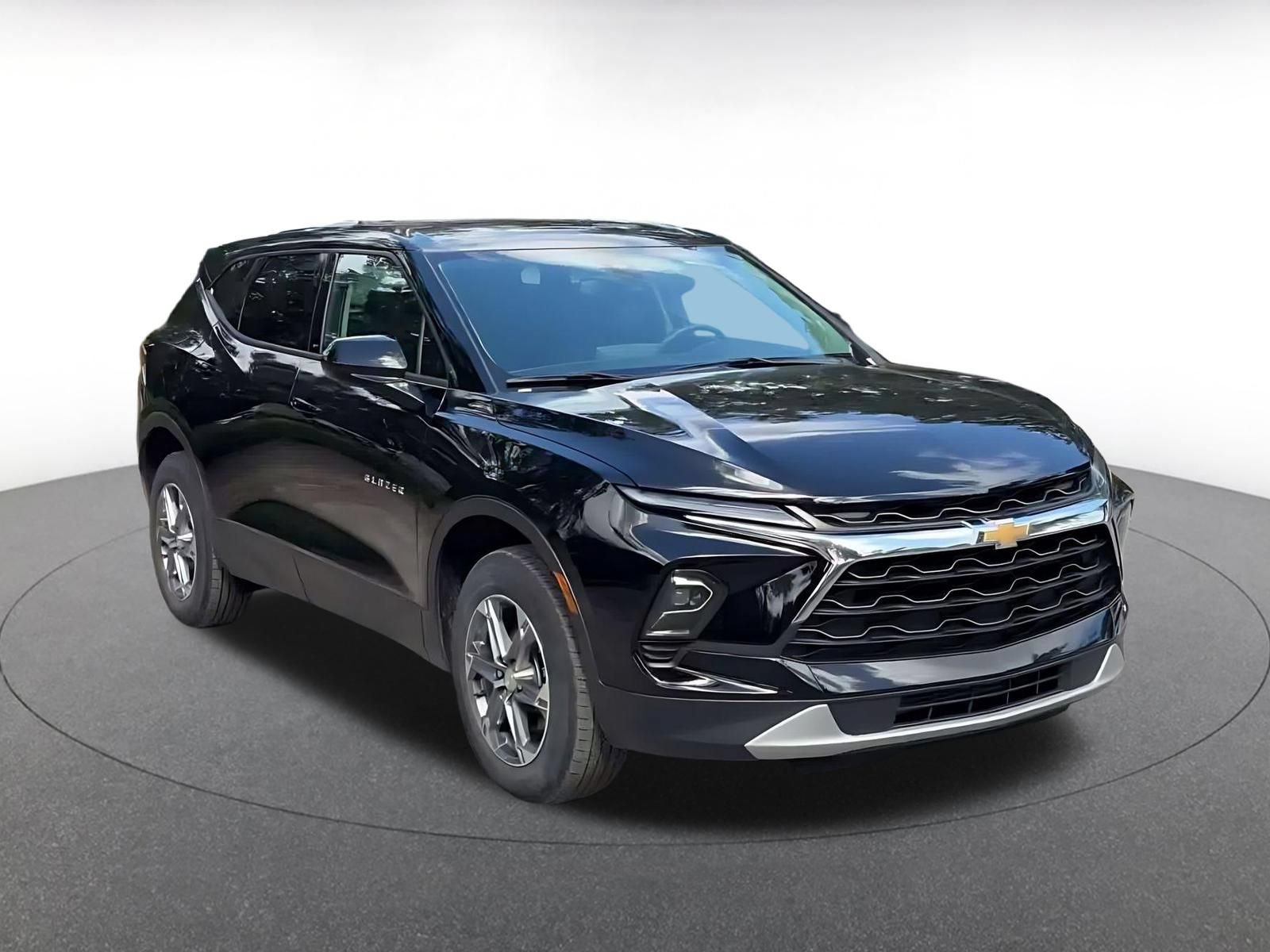 Used 2026 Chevrolet Blazer LT FWD image 3