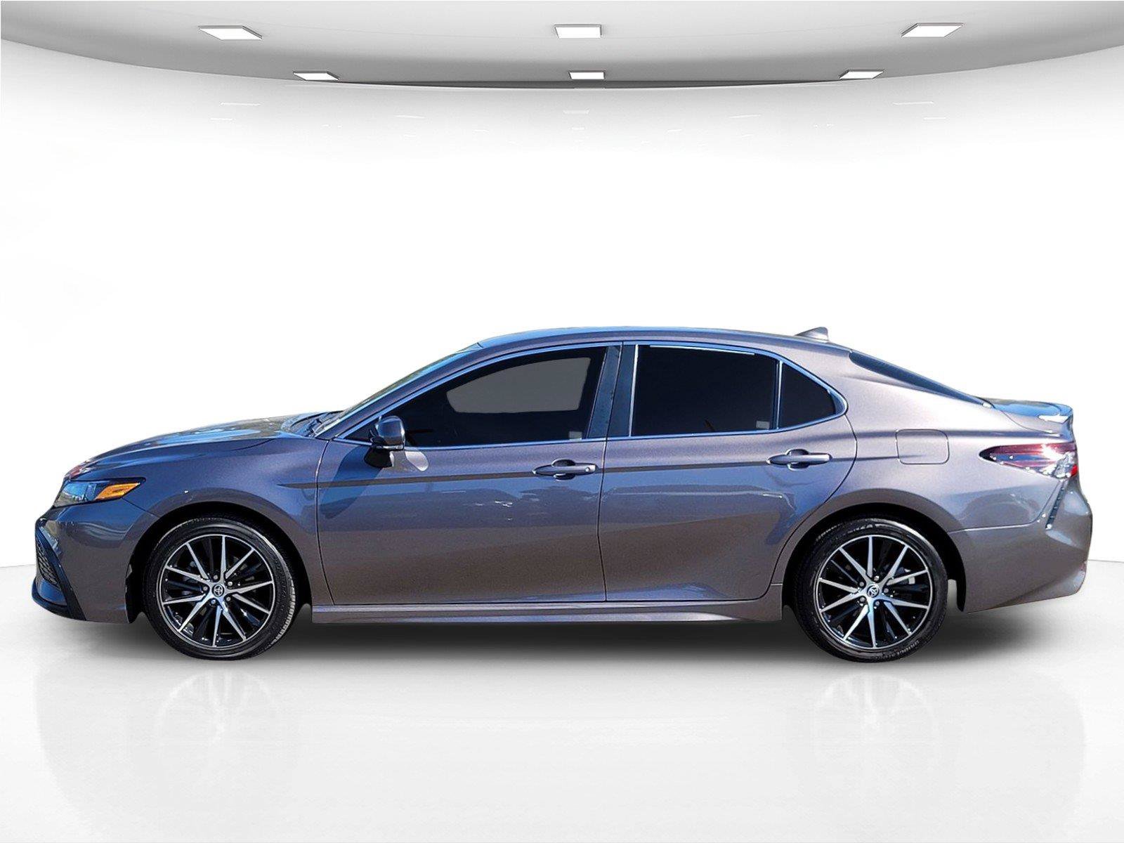 Used 2023 Toyota Camry SE FWD image 9