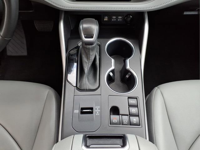 Used 2023 Toyota Highlander XLE image 21