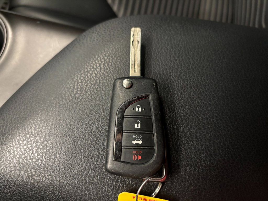 Used 2022 Toyota Camry SE image 17